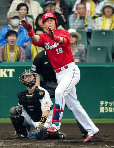 広島カープ カープの新井が２７７１日ぶりにホームラン 昨季までの本拠 甲子園で１号２ラン 広島カープブログ