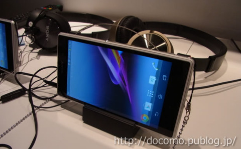 Xperia Z1のクレードル〔充電用スタンド〕