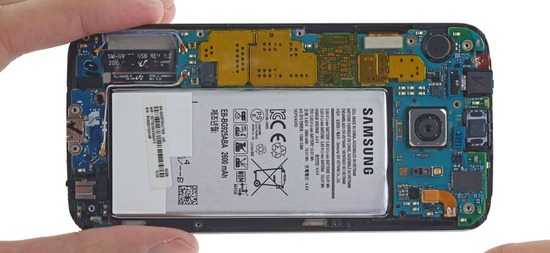 バッテリー品名は「EB-BG925ABA」。容量は2600mAhでサムスンSDI製
