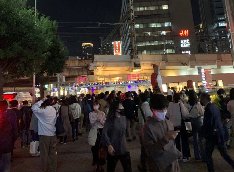 大阪で男性が飛び降り自殺 下にいた女性に直撃 二人とも意識不明の重体 はてブのオアシス