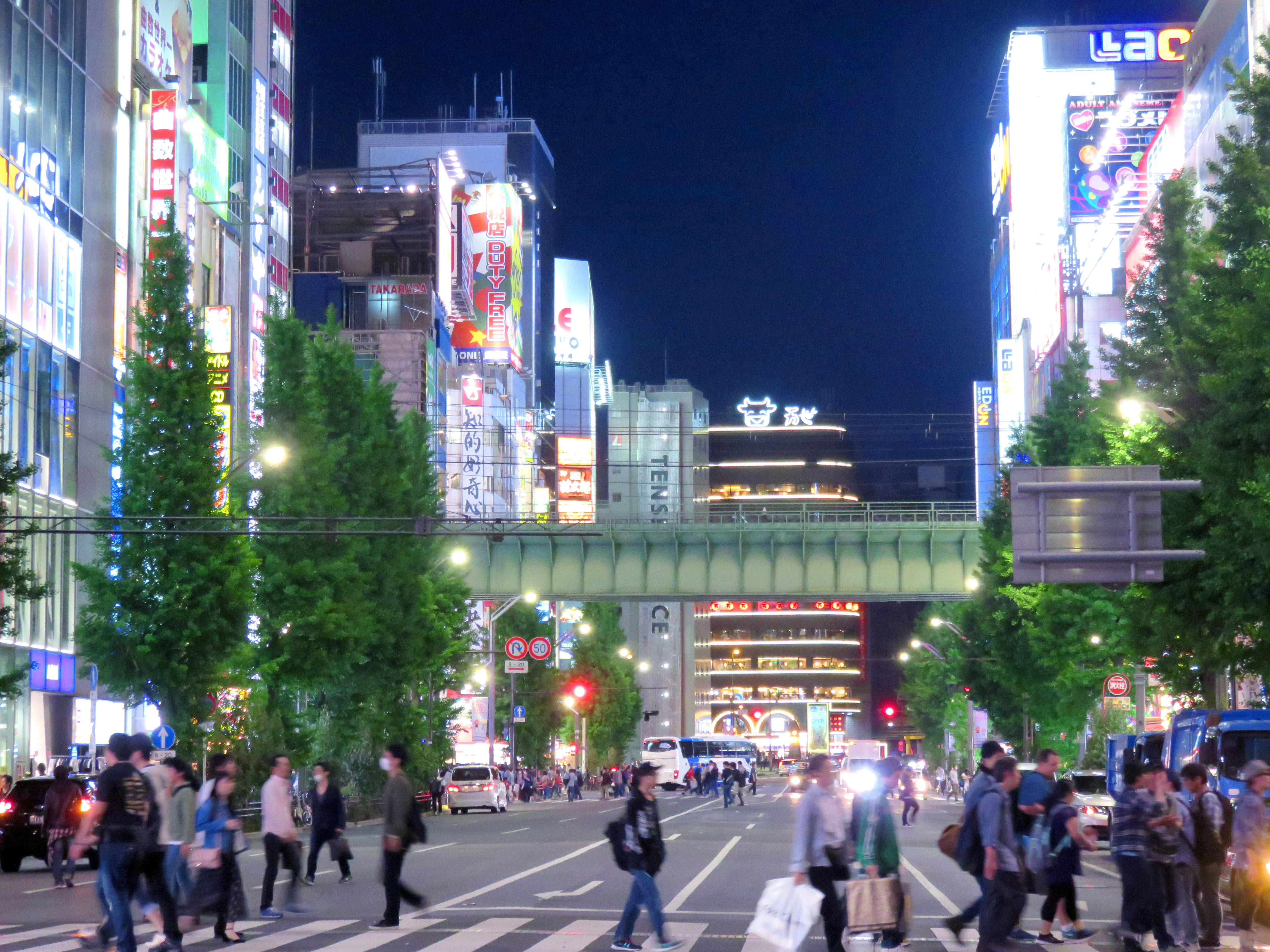 夜の秋葉原の街 Freebackphoto