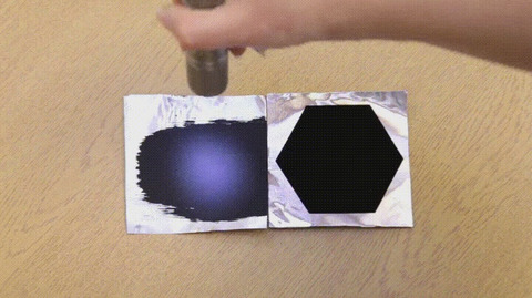 「光を99.965%吸収する最も黒い物質(ベンタブラック)の実力が話題に」海外の反応