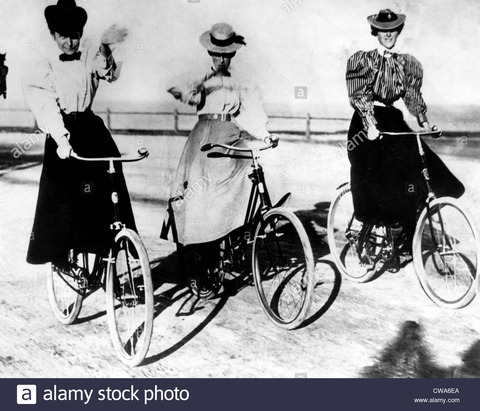 women-riding-bicycles-1900