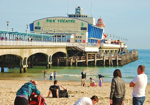Pier_Theatre_-_geograph.org.uk_-_1804377