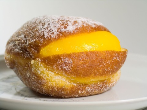 1365px-Bola_de_Berlim_1_by_wax115