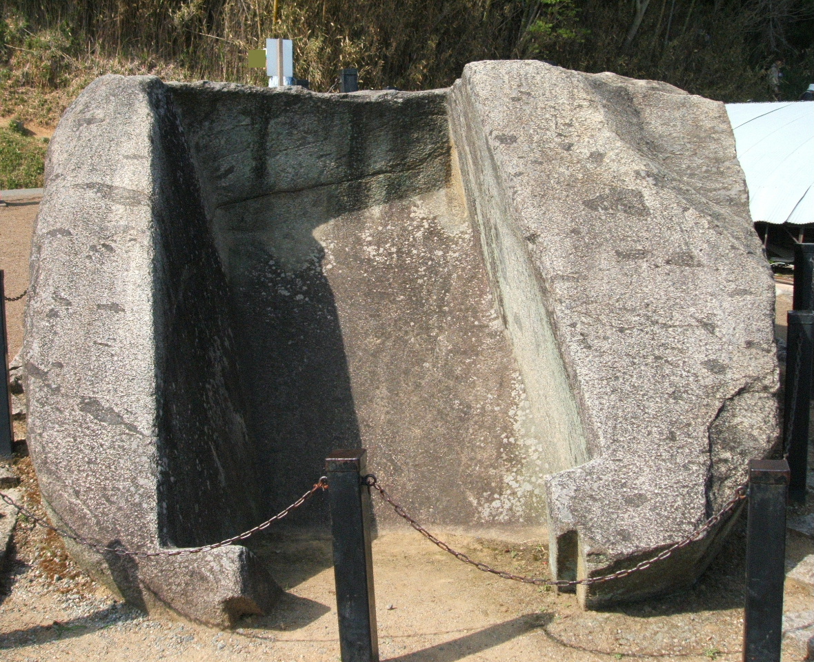 古 代 の 奥 津 城　　　　− いにしえ探訪 −