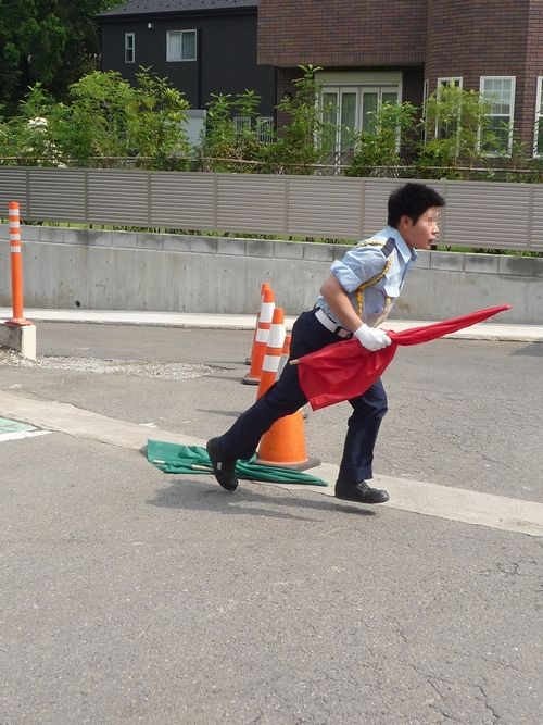 交通誘導警備員2級の事前社内指導を実施 株式会社ドリーム警備保障 Topics