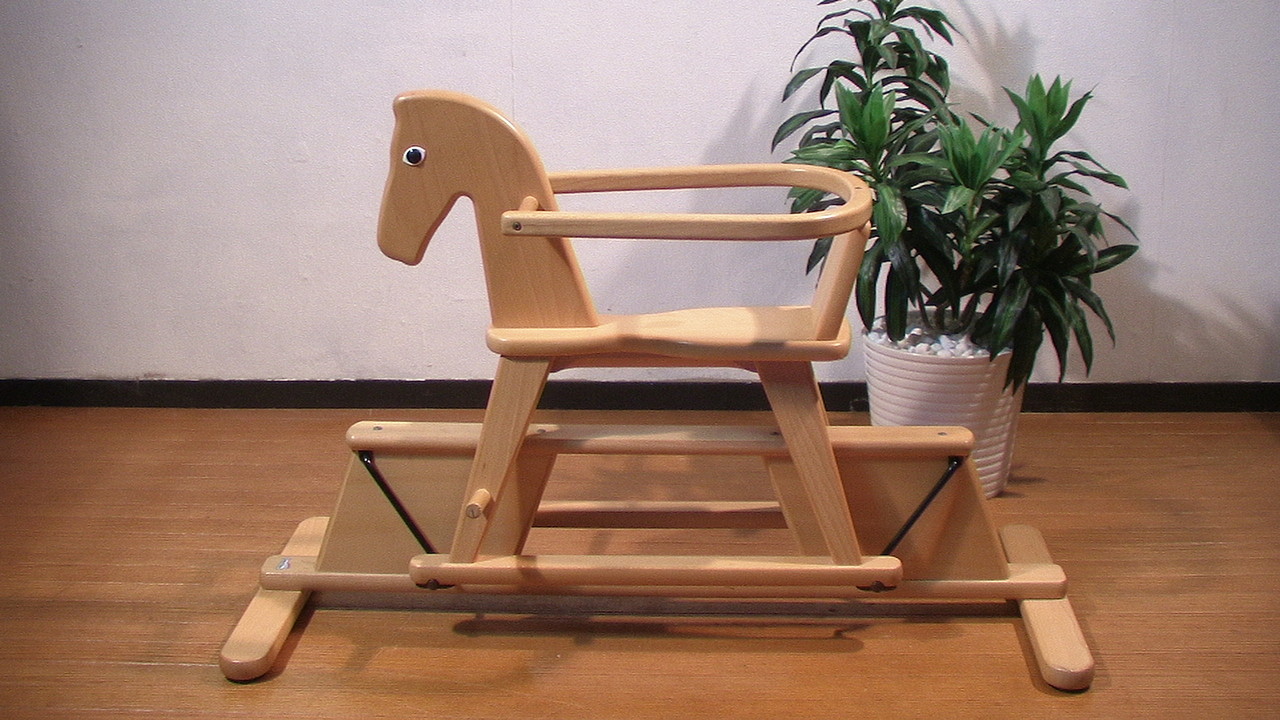 懐かしいゆりかご椅子です！ロッキングチェアー