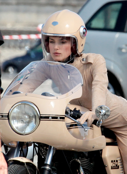 FP_5677053_ANG_Knightley_Set_090510