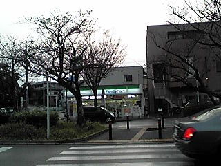 かしいかえんえきまえ