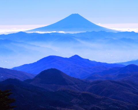 3045575　朝日岳稜線から