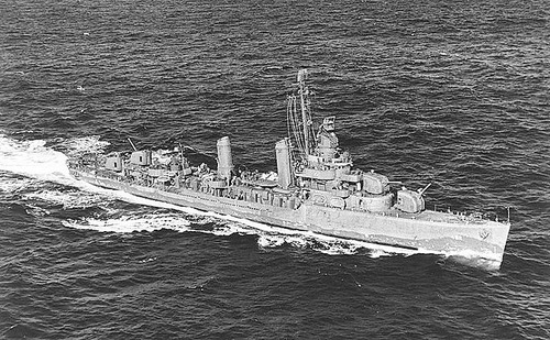 800px-USS_Bailey_(DD-492)_underway_on_12_December_1942