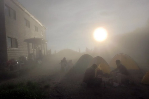 57800078 早月小屋の朝　（Google Earth 画像より・）