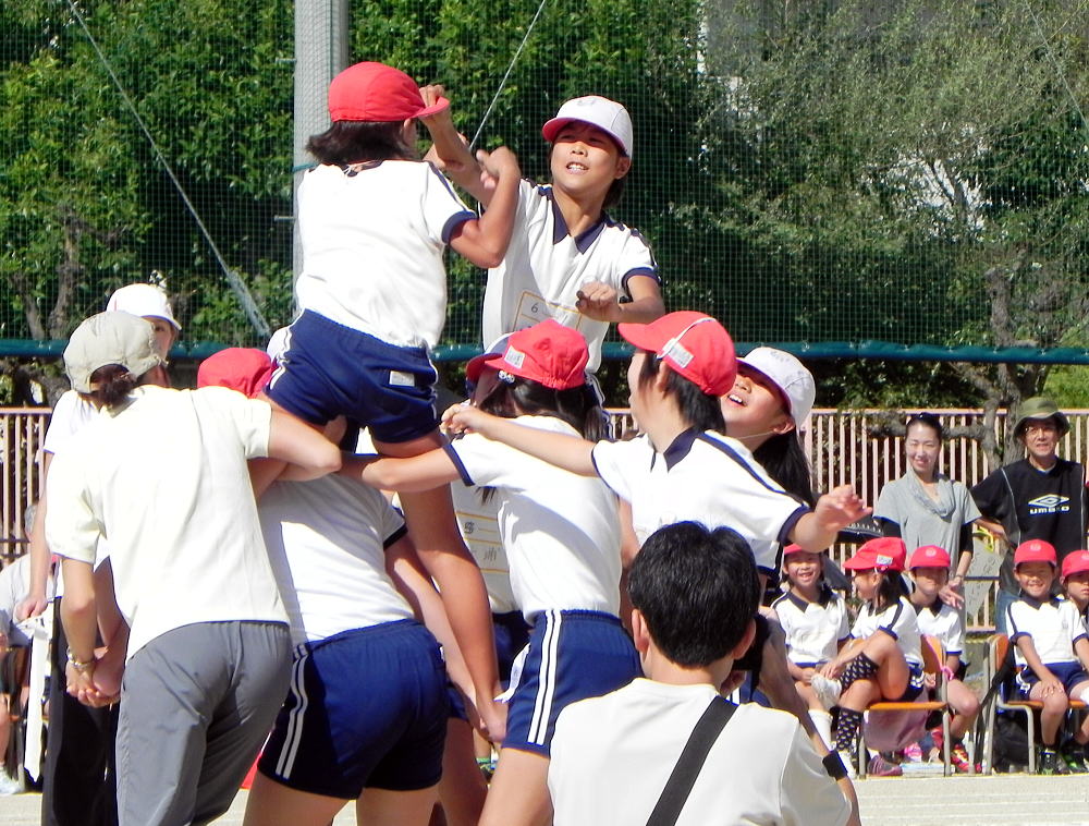 Drecom Isao Oのブログ さくら小学校運動会騎馬戦 12