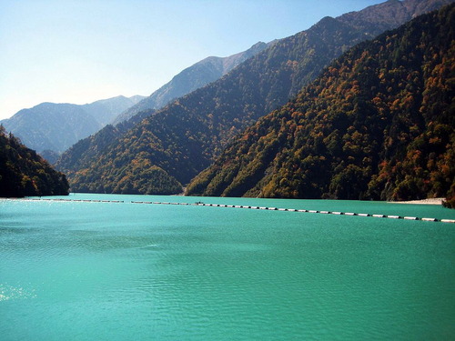 1024px-Takase_Dam_lake