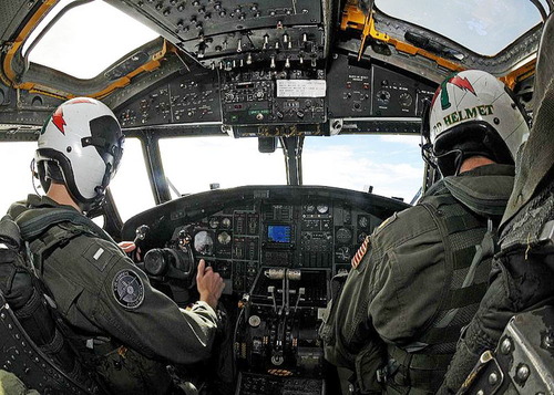 Ｅ-2　ホークアイコックピット