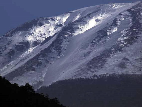 9784977 朝日照り映える御嶽山　濁河温泉から