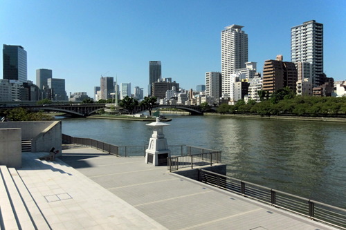 Hachikenya_Osaka03-r　Wikipedia より