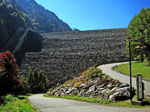 800px-Takase_Dam_2008-10-13