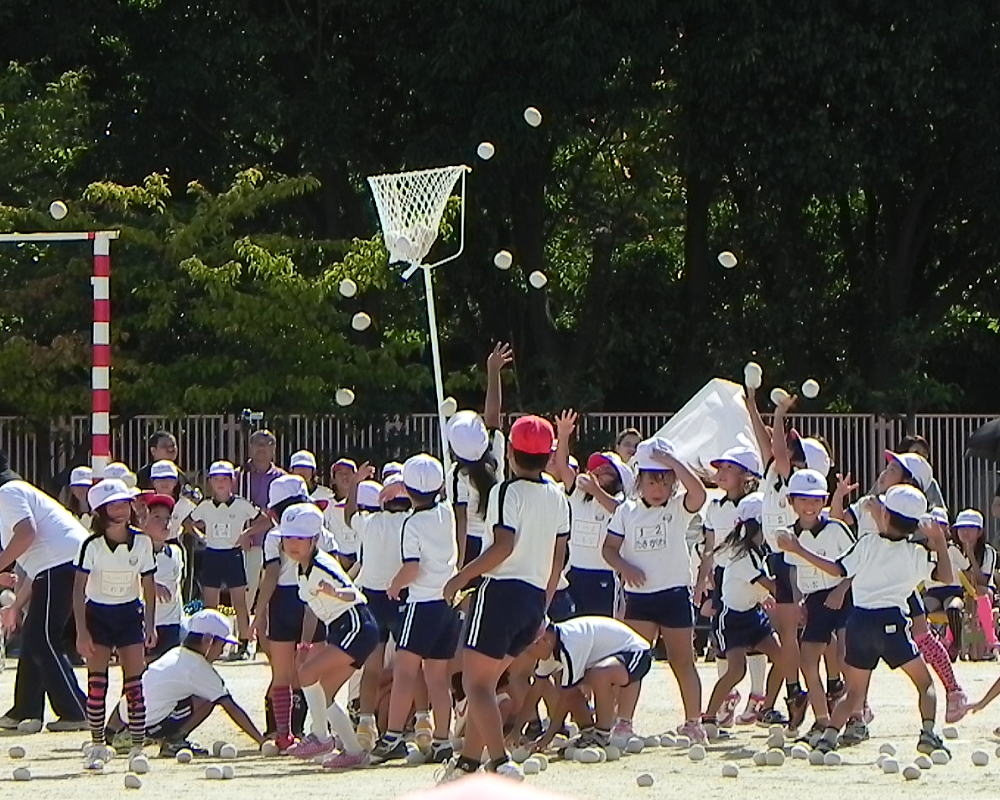Drecom Isao Oのブログ 南港さくら小学校運動会 12 紅白玉入れ