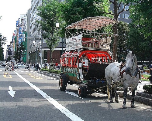 800px-O-dori_Sapporo_carriage