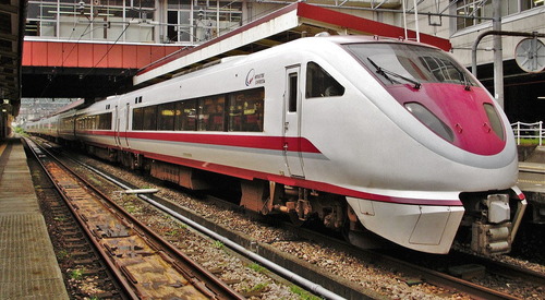 HokuetsuExpress スノーラビッド　683型-8000