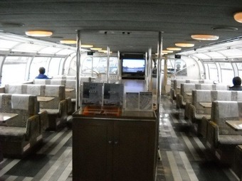 東京水辺ライン船内