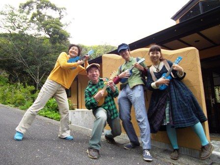 記念写真　よっしーとまきちゃんと隊長