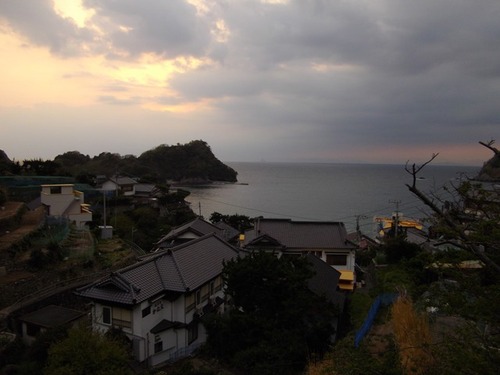 岩地海岸沖に、海底探査船地球発見！　