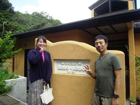 なぎささんご夫婦　玄関②