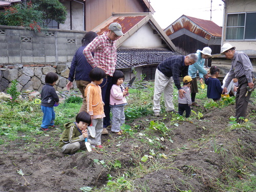 アート教室で、芋掘り大会！