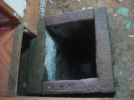 床下から井戸出てきたんですけど・・・。