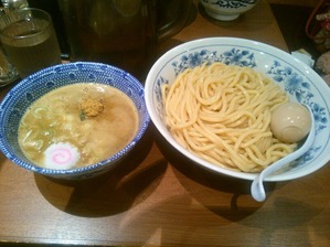 六厘舎