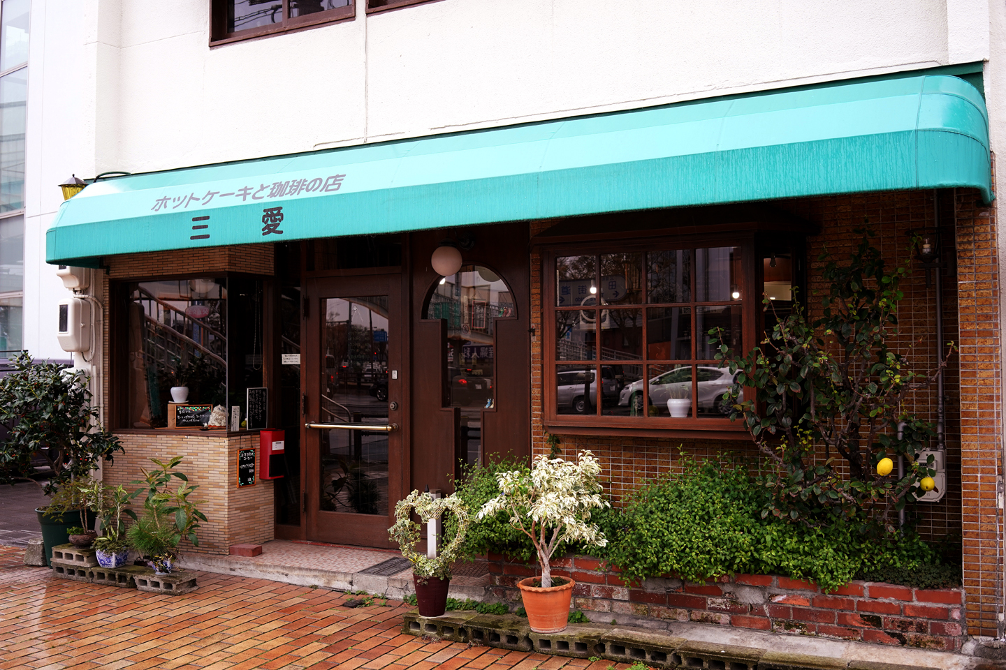三愛 愛知県豊橋のレトロな喫茶店 言葉を失うほど究極の味のホットケーキ 黄昏ドライブイン コスプレカメコはデジタル一眼の夢を見るか