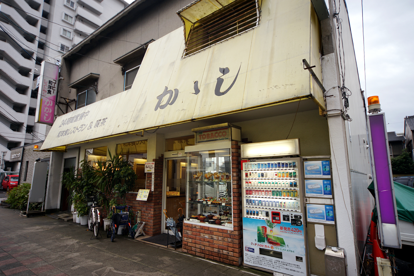 コーヒーレストラン かかし 愛知県名古屋市に残る珍しい24時間営業の喫茶店 黄昏ドライブイン コスプレカメコはデジタル一眼の夢を見るか