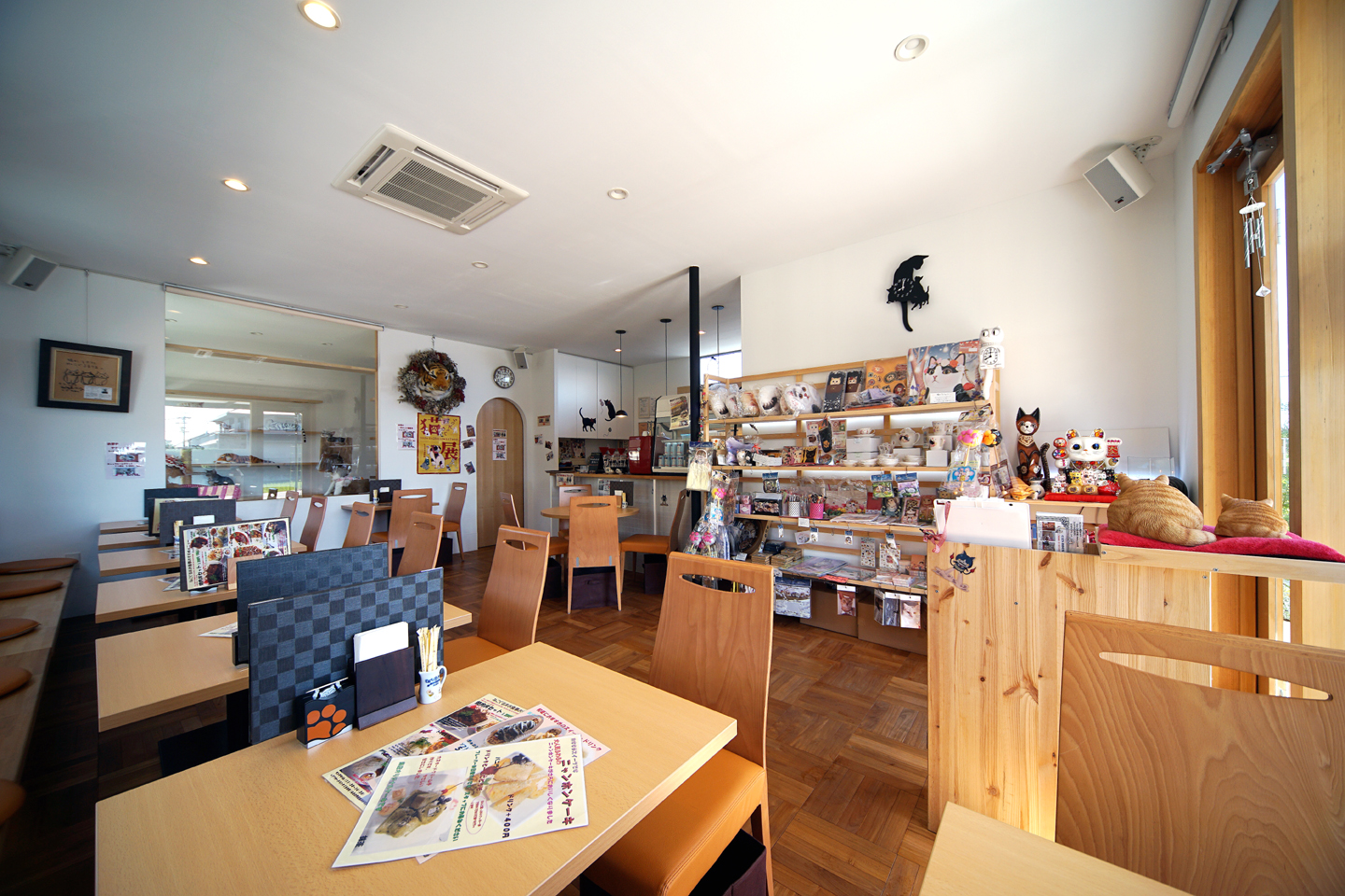 猫いるカフェ ねこぐるま 愛知県蟹江町にオープンした癒される猫カフェ 黄昏ドライブイン コスプレカメコはデジタル一眼の夢を見るか 猫いるカフェ ねこぐるま 愛知県蟹江町にオープンした癒される猫カフェ 黄昏ドライブイン コスプレカメコはデジタル一眼の夢を見るか