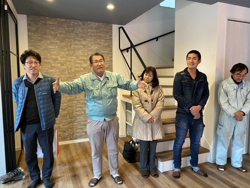 6A3B769A-5F36-41E3-8D9C-3ECD0D04A2CB