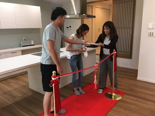 66837FC0-BDBC-4A90-9585-278DCC3CC630