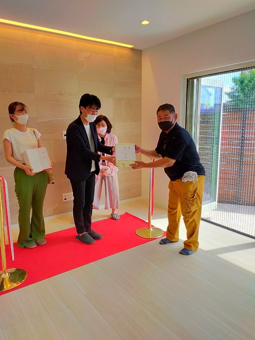 E813C24F-DF8A-4932-B04E-919E5D6C28AD