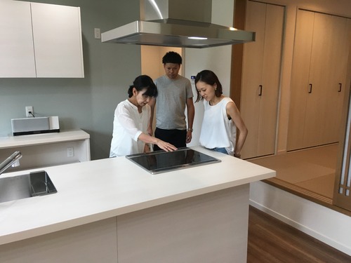 5556DE48-2B86-492A-8435-359E3B047BDB