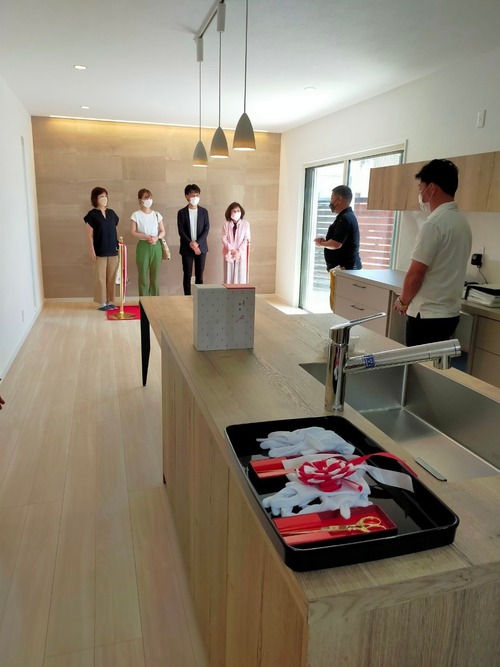 5DD414A7-B2FD-4C90-A47D-2125BD5B73B4