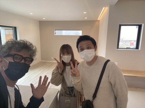 04E3D28D-5A24-4E5D-95BB-4E2017F236CA