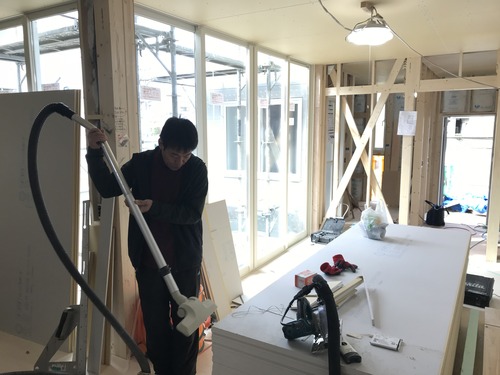 9B90BA16-C1DC-4E52-B653-0D04648D524E