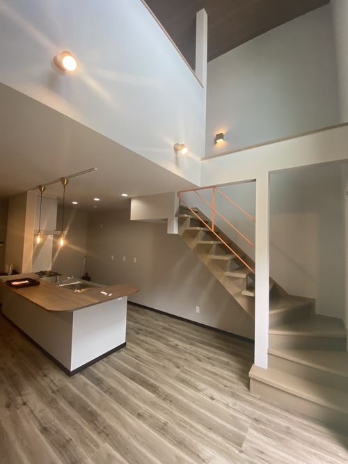 32F44C9D-8F94-400B-AB83-0D20DEC85896