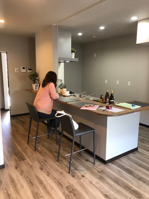 2EB52BCC-8F1A-4580-90E4-536581431009