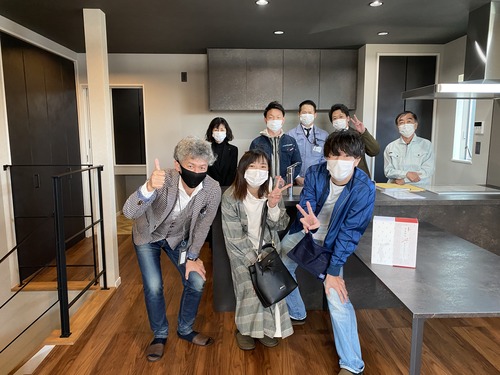 2EB117CB-87FF-484F-946A-0C130B0109EF