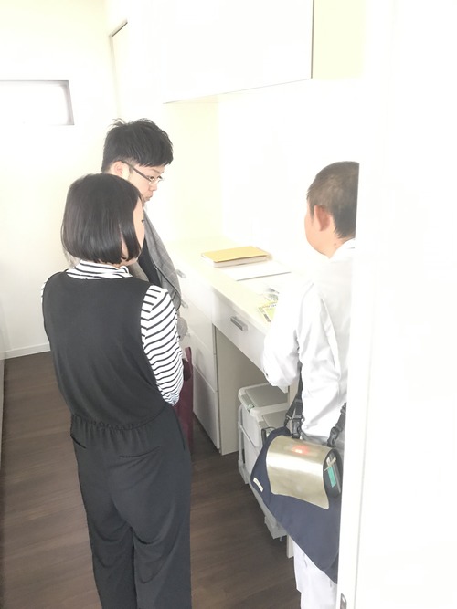 43521A51-1CD7-4F0B-83E3-FB6DEAF60CCB