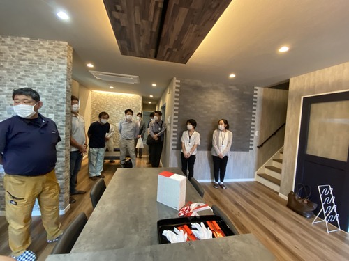 9FC56C8F-9936-43A1-BF4E-7D202F93BD66