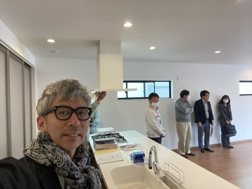 0C81AD4E-F226-4BE1-82DA-00BE4BF48B23