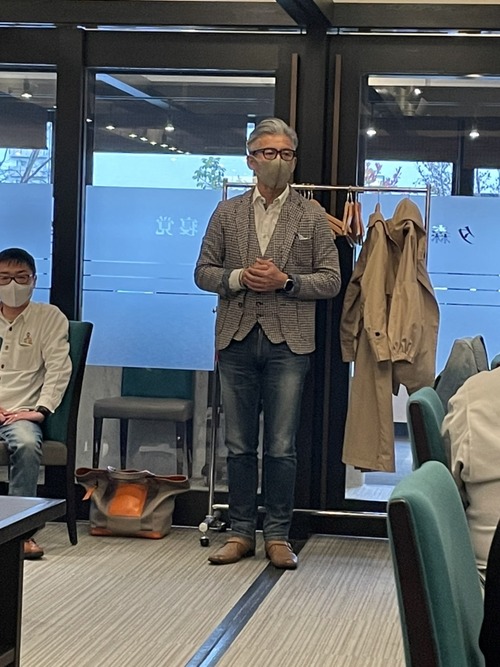 25D18EAB-8FA1-403F-A1D4-7B0C3611E3B6